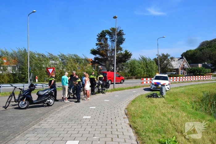 Persoon op fiets aangereden door scooterrijder