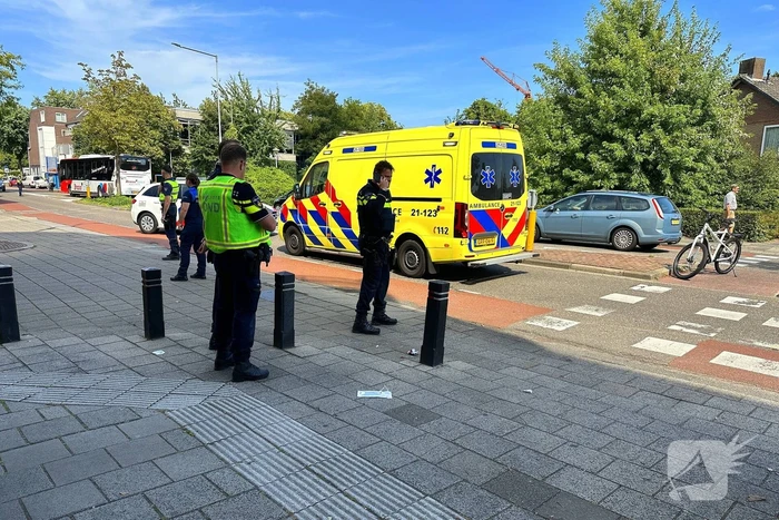 Fietser geschept door vrachtwagen