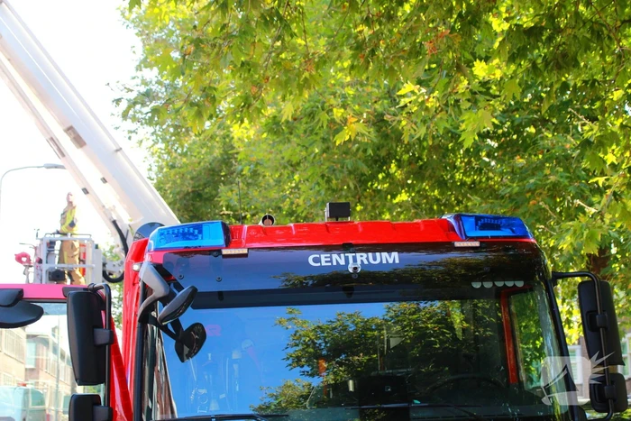 Brandweer heeft grote moeite om woning binnen te komen