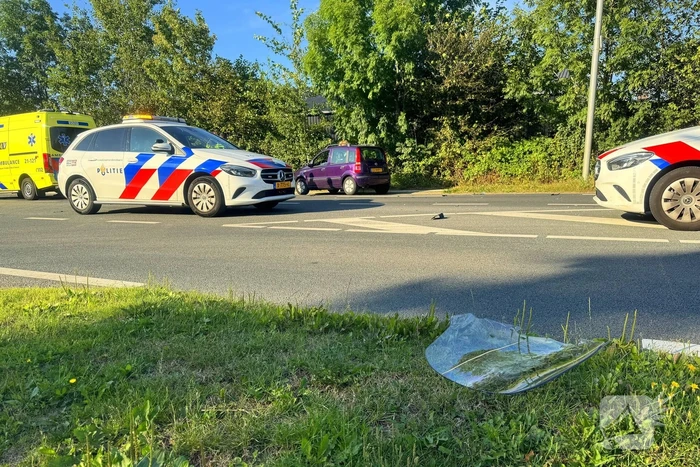 Motorrijder botst achter op personenauto
