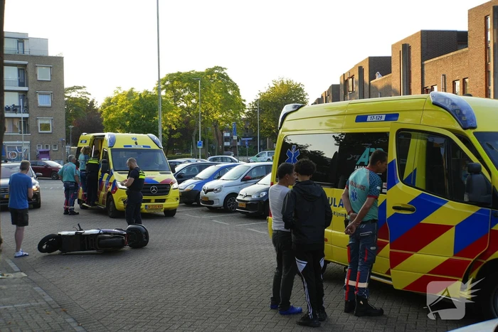 Opzittenden deelscooter gewond na val