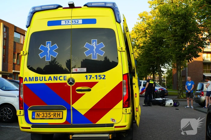 Opzittenden deelscooter gewond na val