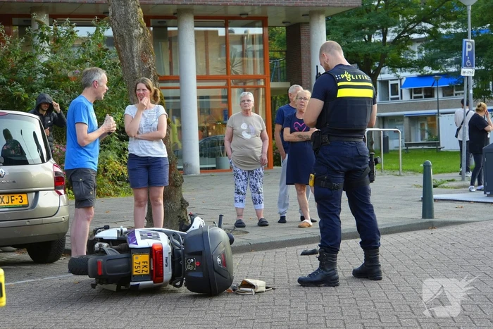 Opzittenden deelscooter gewond na val