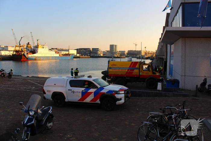 KNRM haalt overleden persoon uit zee, onderzoek gestart naar indentiteit