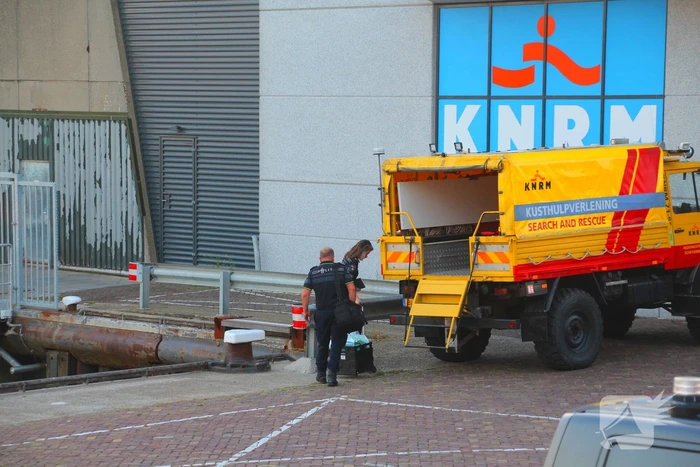 KNRM haalt overleden persoon uit zee, onderzoek gestart naar indentiteit