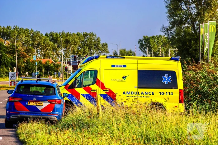 Fietster gewond bij aanrijding, automobilist rijdt door