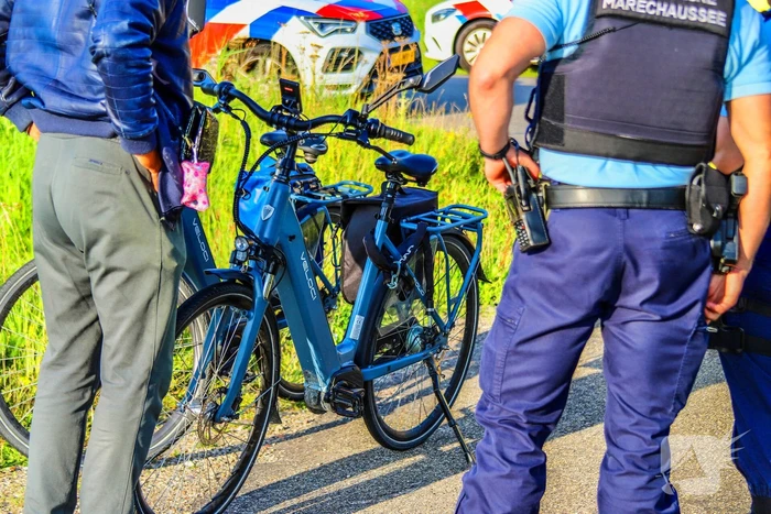 Fietster gewond bij aanrijding, automobilist rijdt door