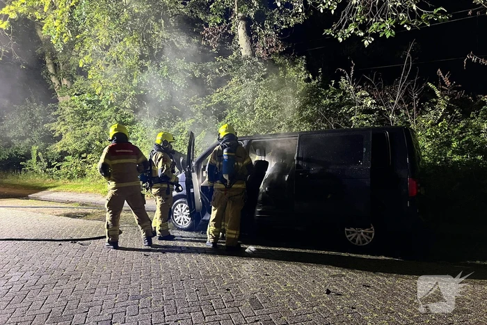 Wederom brand gesticht in auto, verdachte spoorloos