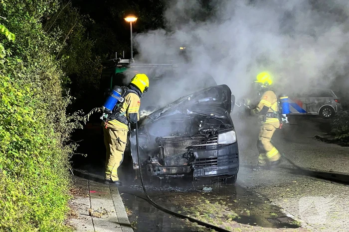 Wederom brand gesticht in auto, verdachte spoorloos