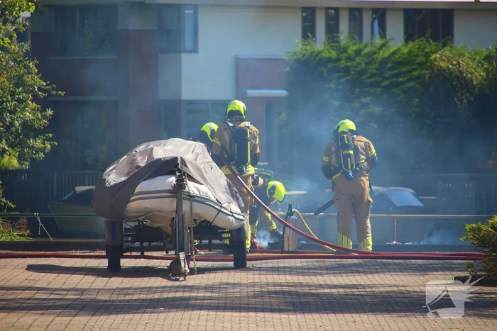 Brand op boot met grote hoeveelheid brandstof