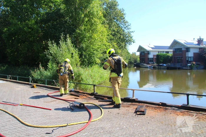 Brand op boot met grote hoeveelheid brandstof