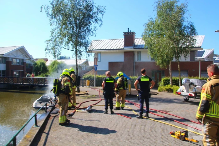 Brand op boot met grote hoeveelheid brandstof