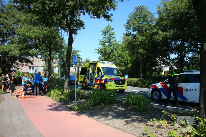 Scootmobielbestuurder gewond bij botsing met brommer op fietspad