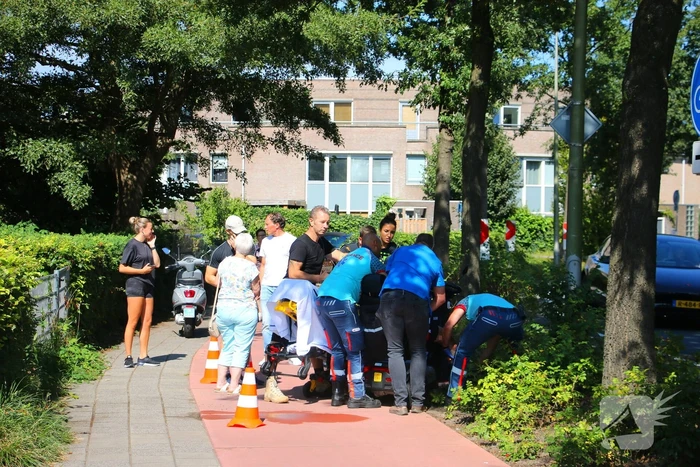 Scootmobielbestuurder gewond bij botsing met brommer op fietspad