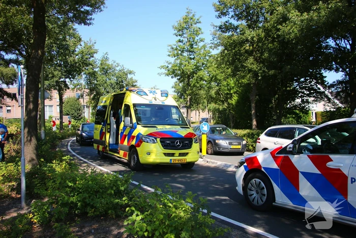 Scootmobielbestuurder gewond bij botsing met brommer op fietspad
