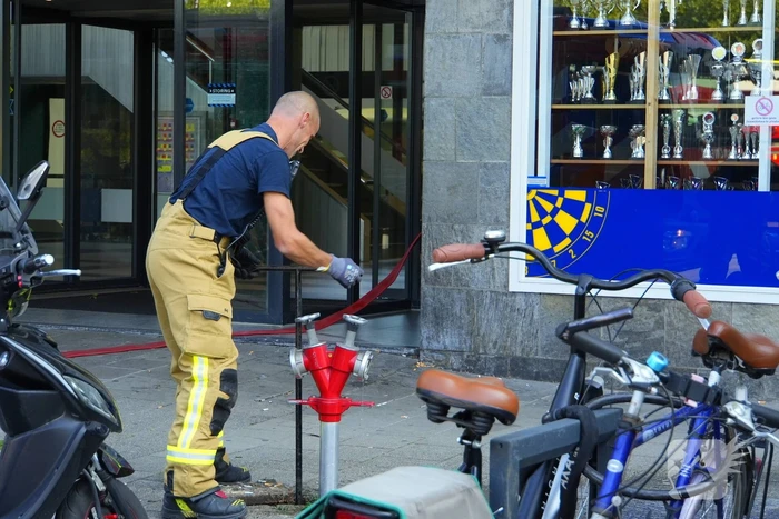 Zuurstoftank zorgt voor brand in bedrijfsverzamelgebouw