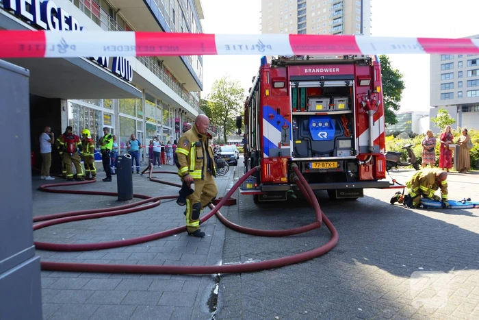 Zuurstoftank zorgt voor brand in bedrijfsverzamelgebouw