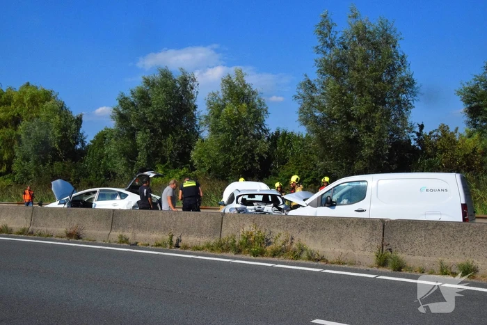 Meerdere voertuigen betrokken bij ongeluk op snelweg