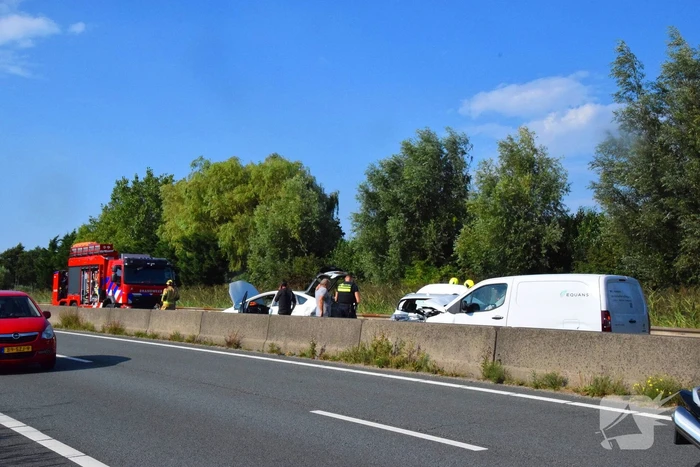 Meerdere voertuigen betrokken bij ongeluk op snelweg