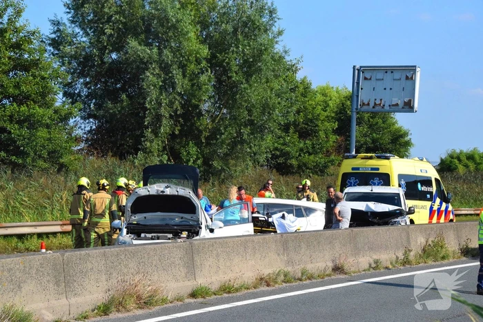 Meerdere voertuigen betrokken bij ongeluk op snelweg