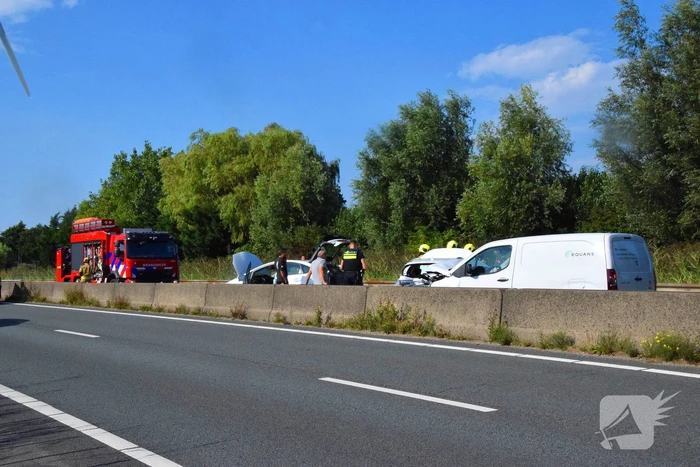 Meerdere voertuigen betrokken bij ongeluk op snelweg