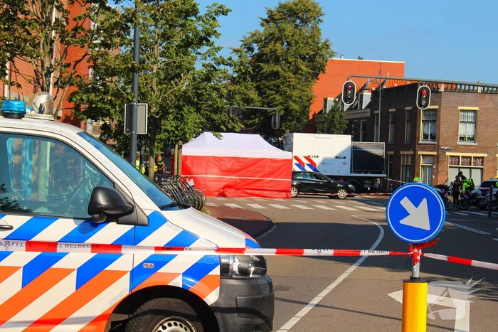 Persoon overleden na aanrijding met vrachtwagen