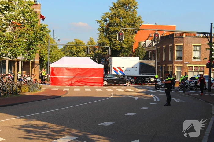 Persoon overleden na aanrijding met vrachtwagen