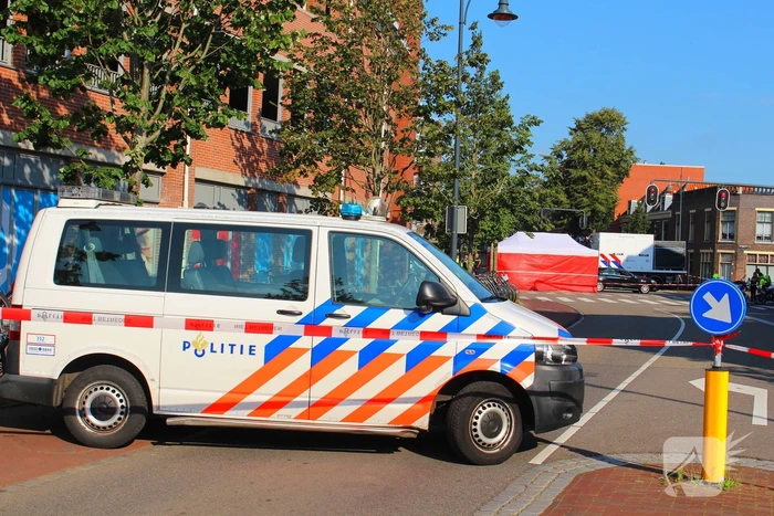 Persoon overleden na aanrijding met vrachtwagen