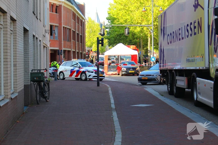 Persoon overleden na aanrijding met vrachtwagen