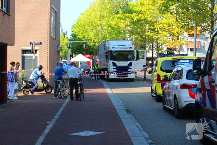 Persoon overleden na aanrijding met vrachtwagen