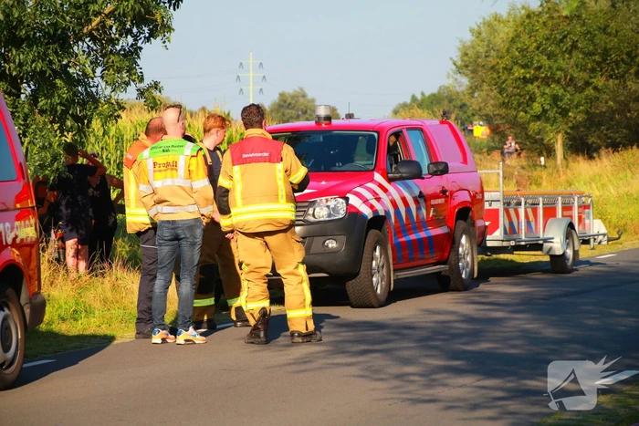 Tientallen meters bermbrand achter spoor moeilijk bereikbaar