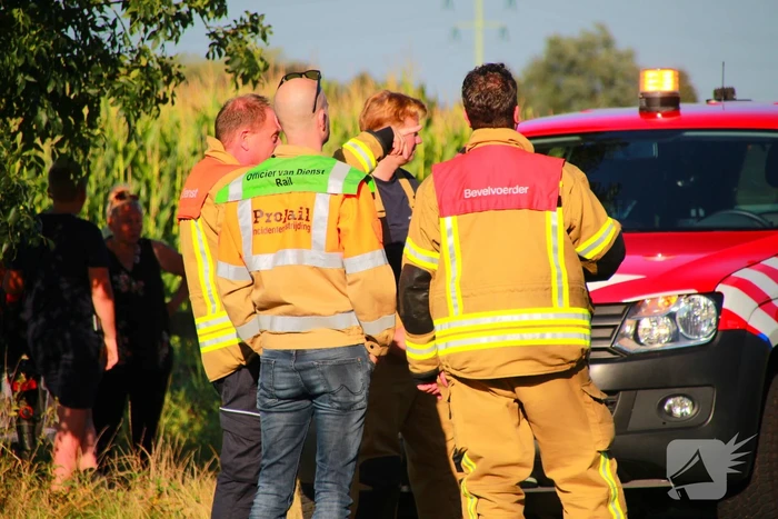 Tientallen meters bermbrand achter spoor moeilijk bereikbaar