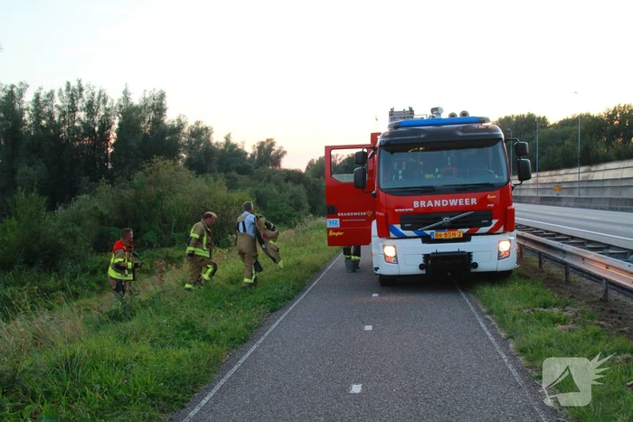 Brandweer blust buitenbrand
