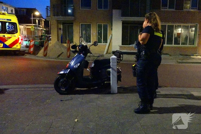 Scooterrijdster naar het ziekenhuis na botsing met auto
