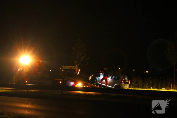 Auto belandt in sloot na eenzijdige aanrijding