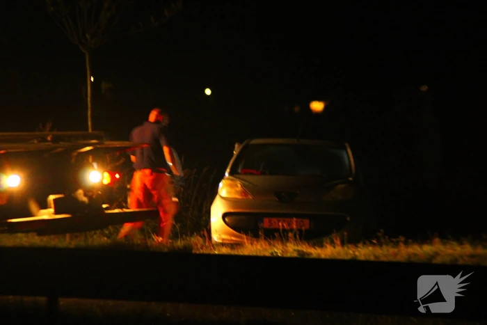 Auto belandt in sloot na eenzijdige aanrijding