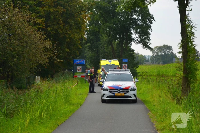 Vrouw op scootmobiel uit water gered na ongeval