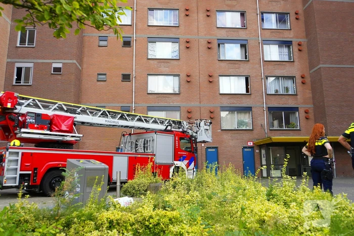 Rookontwikkeling op vijfde verdieping door keukenbrand