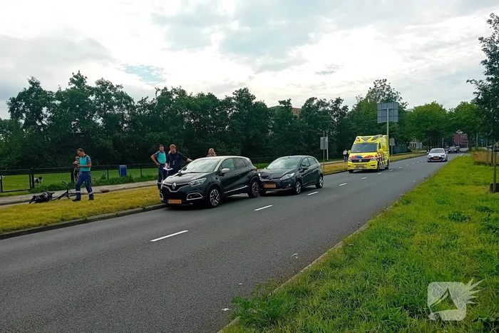 Twee voertuigen botsen achterop elkaar