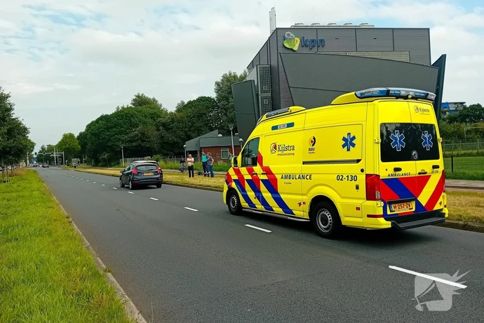 Twee voertuigen botsen achterop elkaar