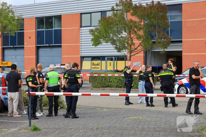 Twee gewonden bij overval: politie zoekt verdacht voertuig