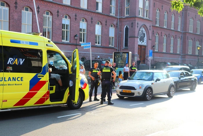 Persoon gewond bij botsing met auto