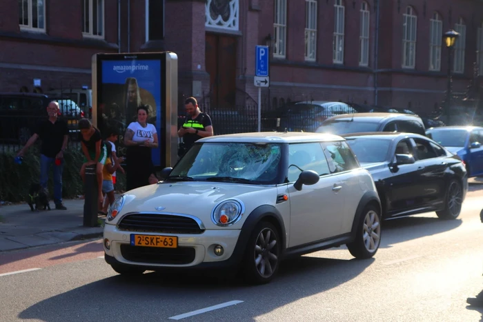 Persoon gewond bij botsing met auto