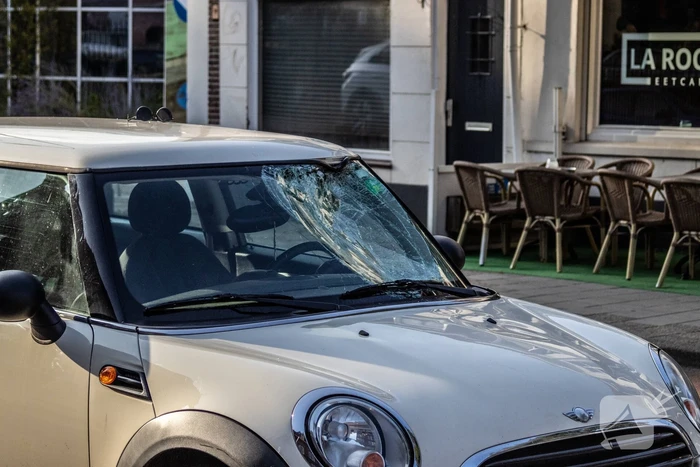Persoon gewond bij botsing met auto