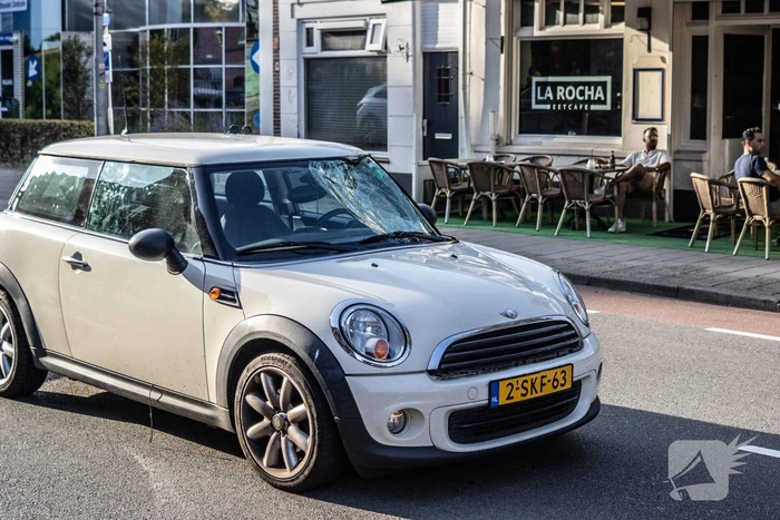 Persoon gewond bij botsing met auto