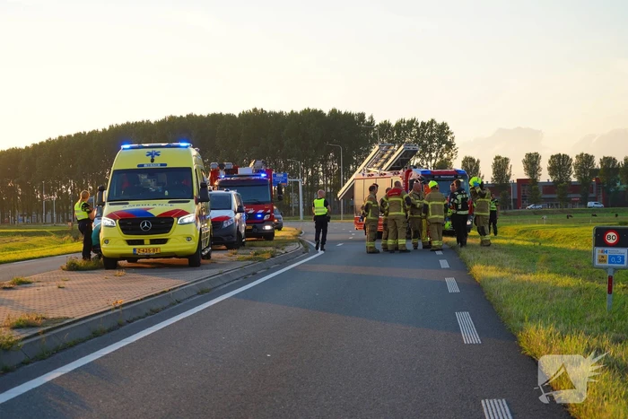 Automobiliste belandt in water en raakt gewond