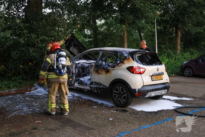 Gezochte auto na overval uitgebrand