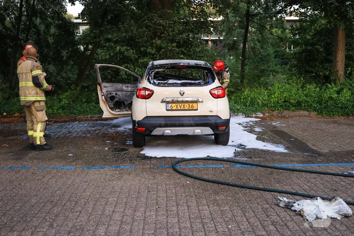 Gezochte auto na overval uitgebrand