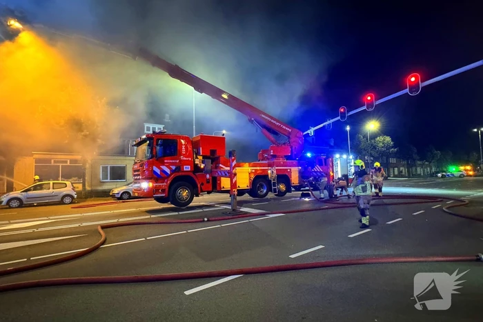 Forse rookontwikkeling bij uitslaande brand bij leegstaand pand