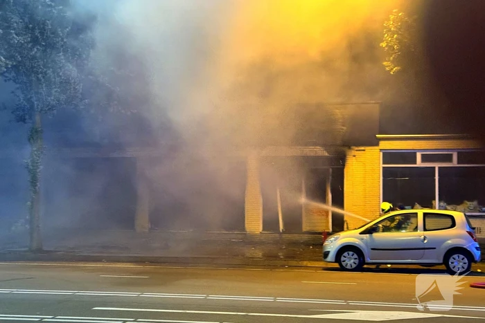 Forse rookontwikkeling bij uitslaande brand bij leegstaand pand